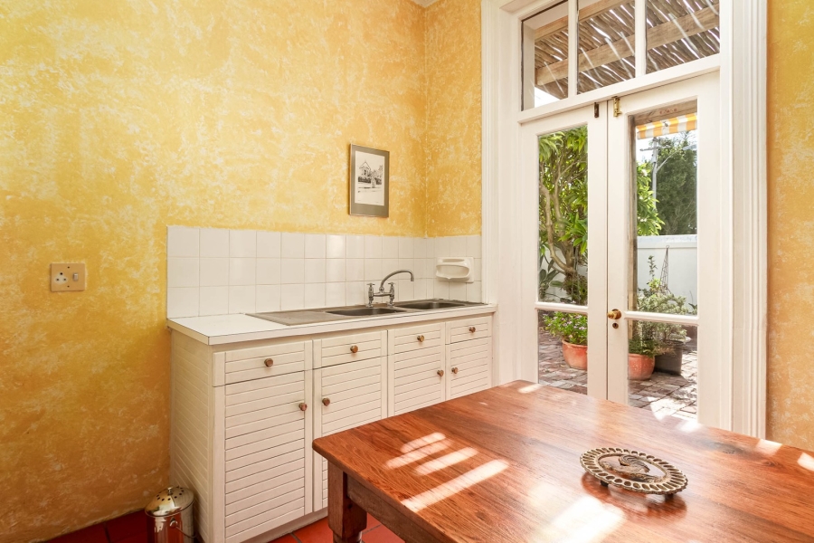 4 Bedroom Property for Sale in Bantry Bay Western Cape
